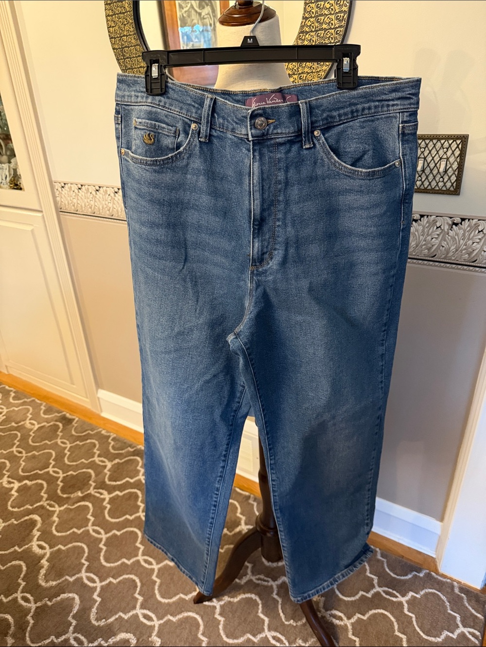 New not worn Classic Gloria Vanderbilt Blue Jeans - Comfortable Straight Fit 14
